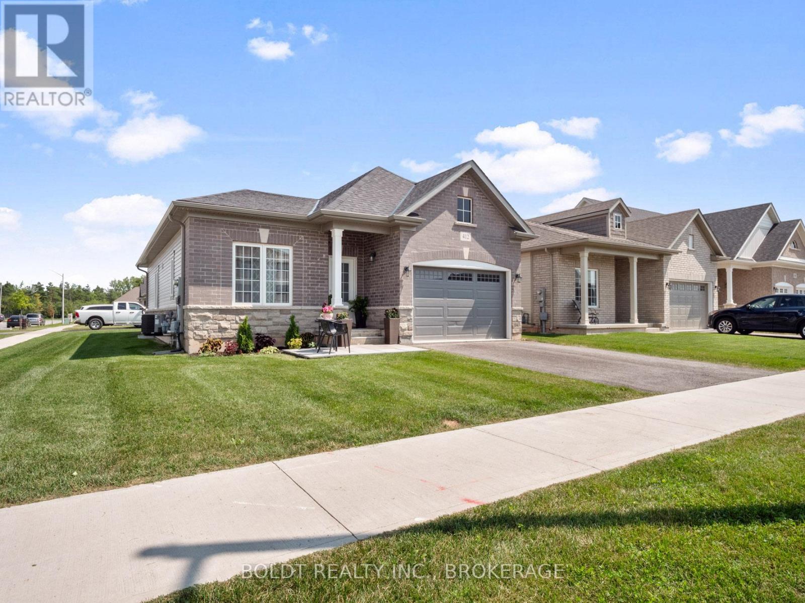 412 HUMMEL CRESCENT