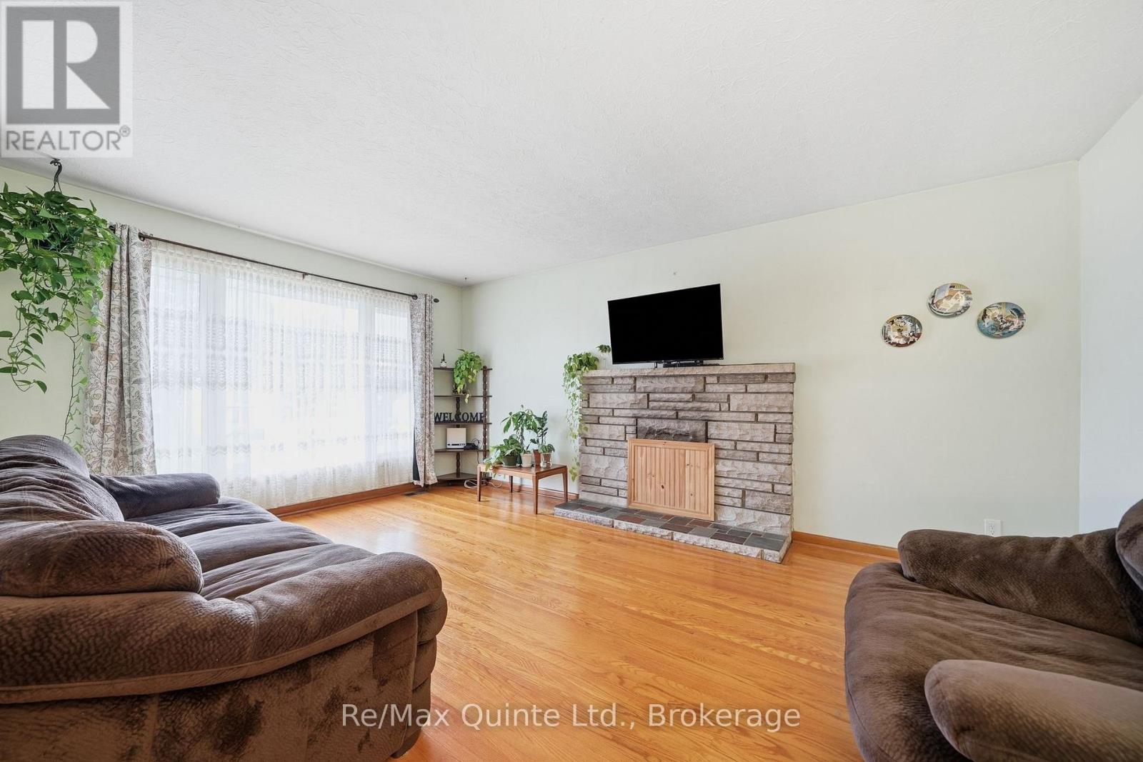 87 ORCHARD DRIVE