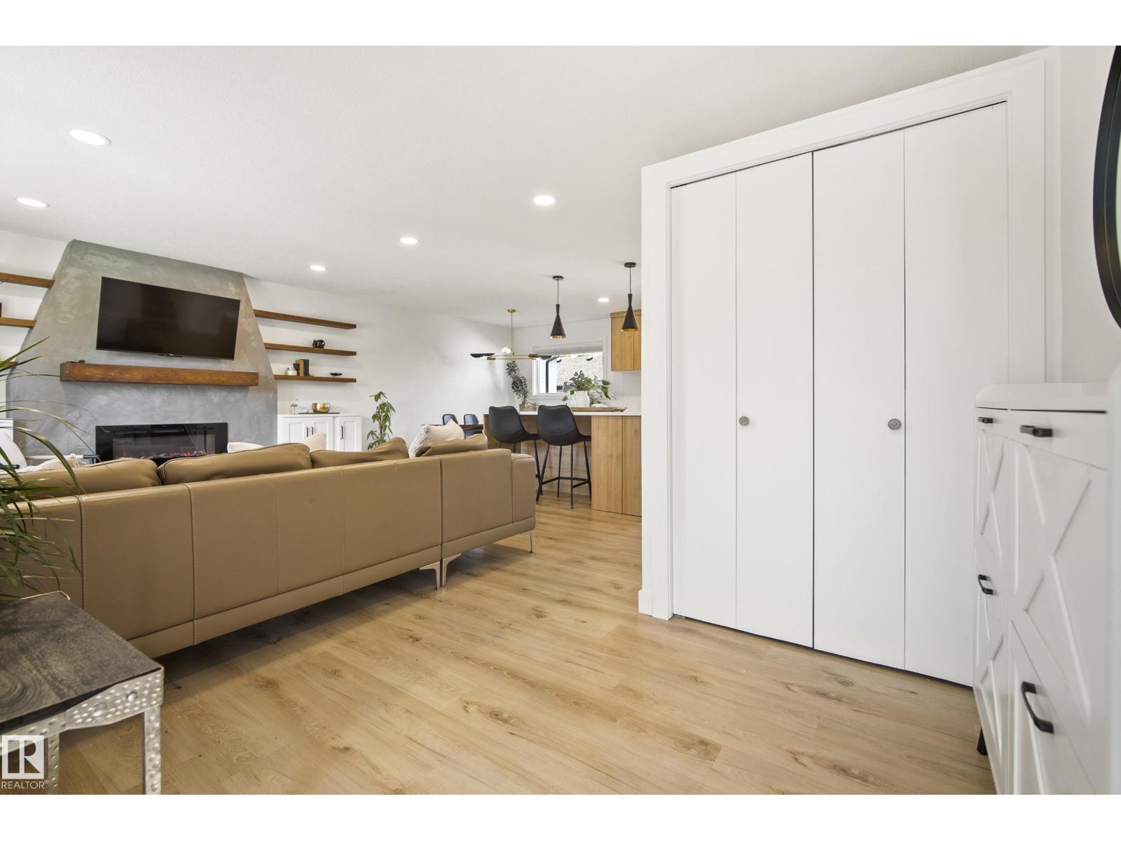 14616 88 AV NW