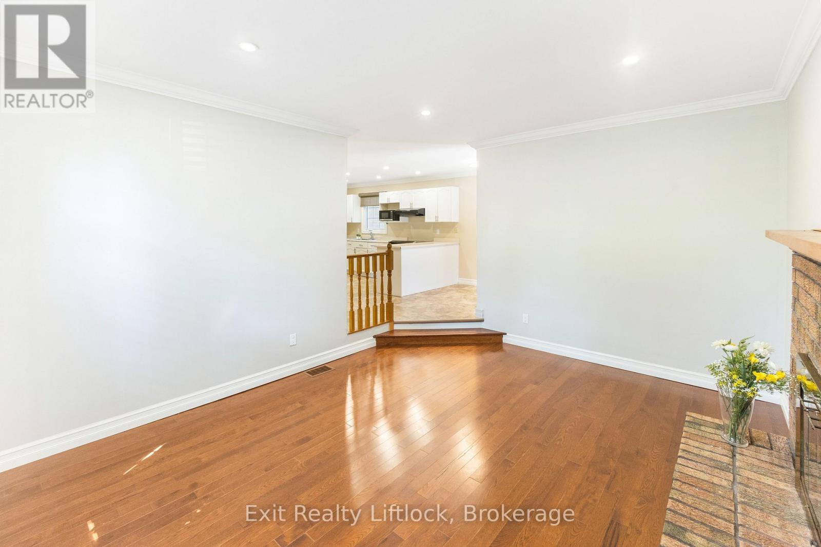 958 SMITHSIDE COURT - Photo 4