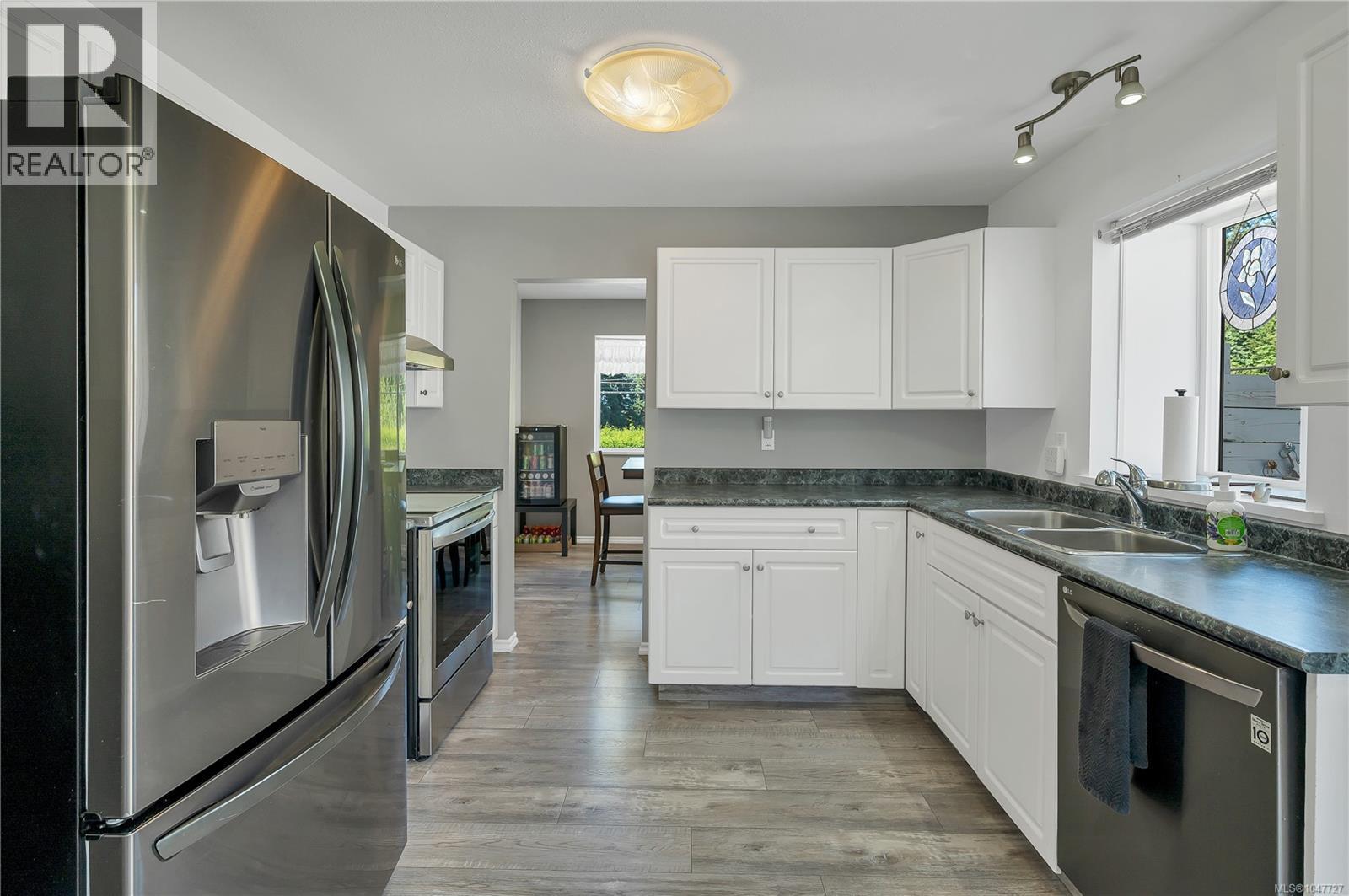825 Pinecrest Rd