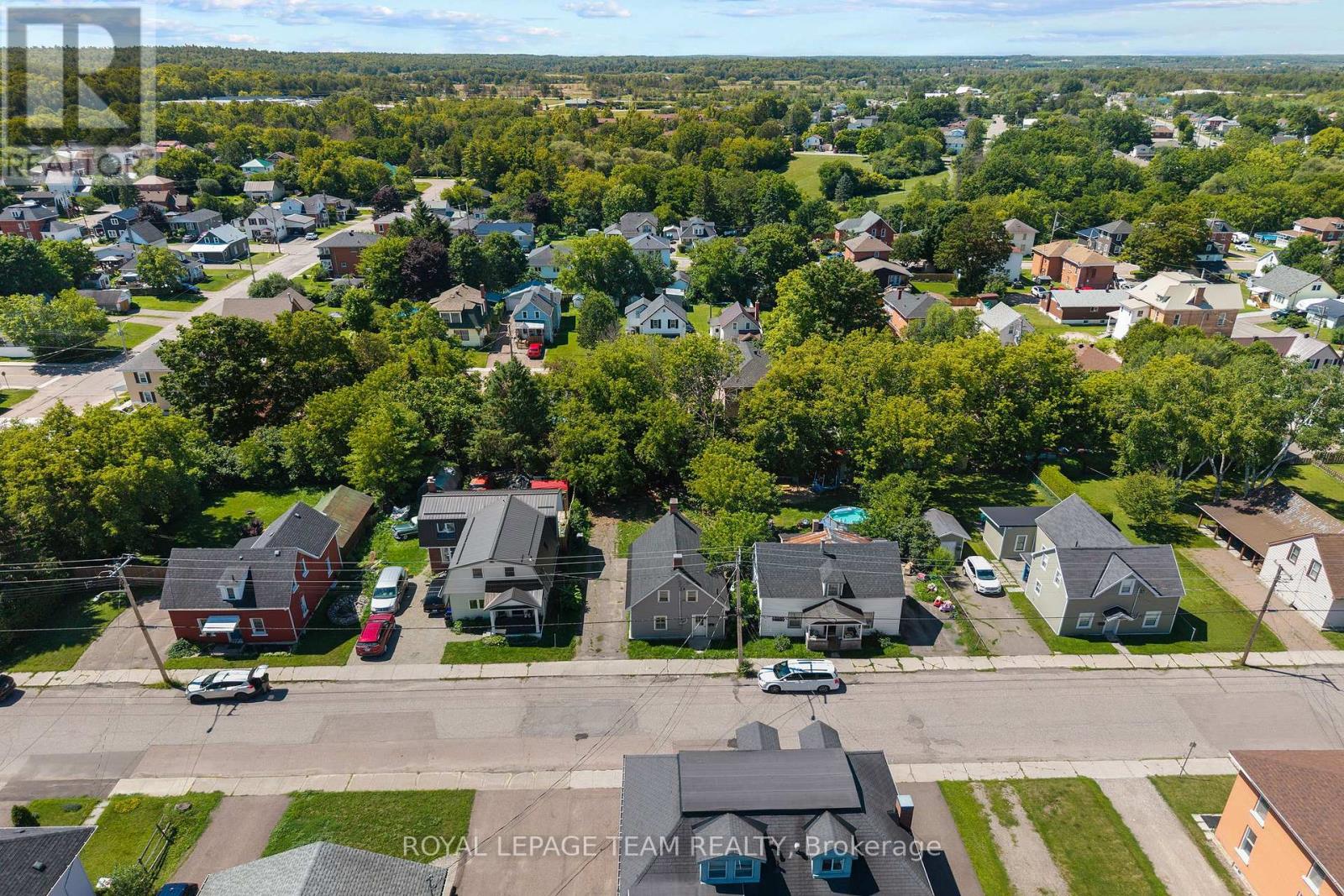 42 BONNECHERE STREET S