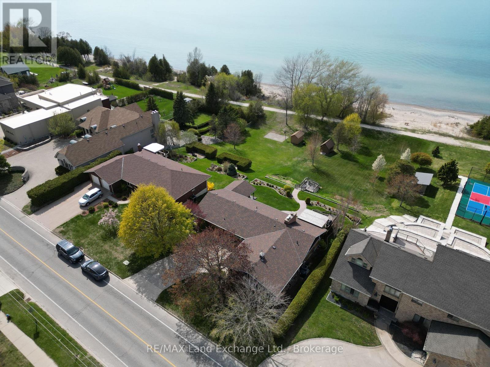 422 PENETANGORE ROW