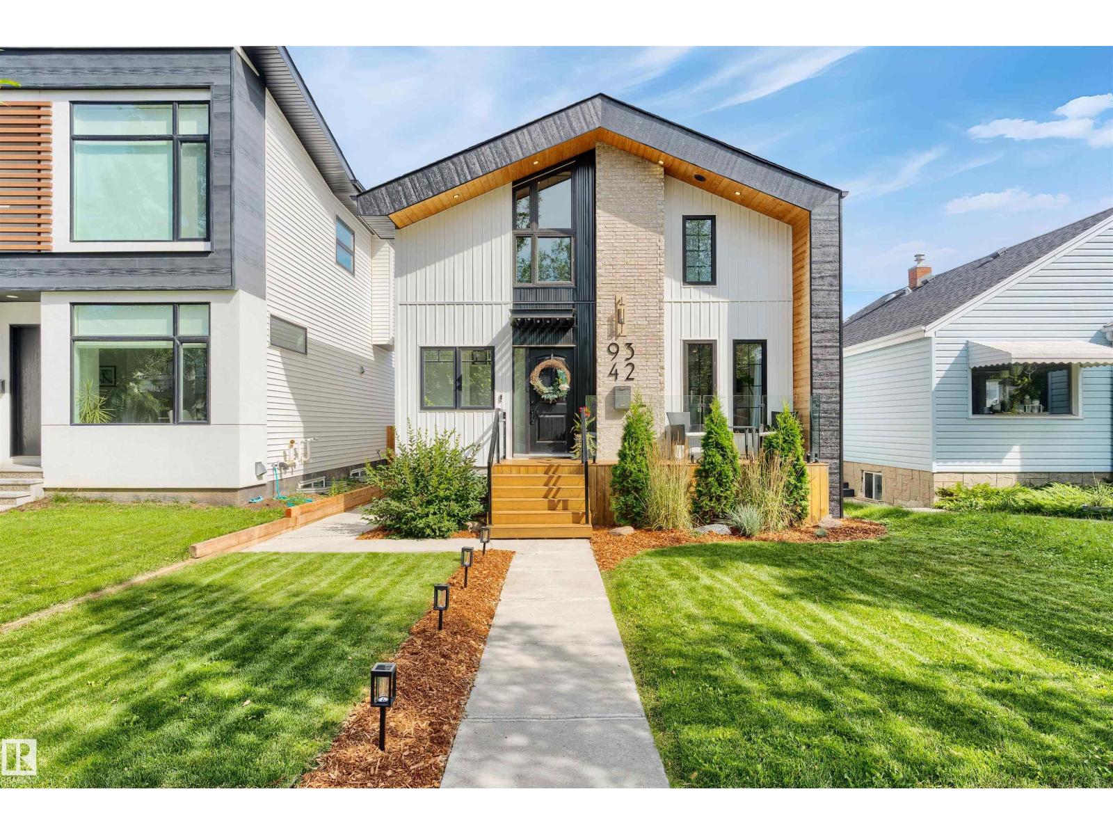 9342 74 AV NW