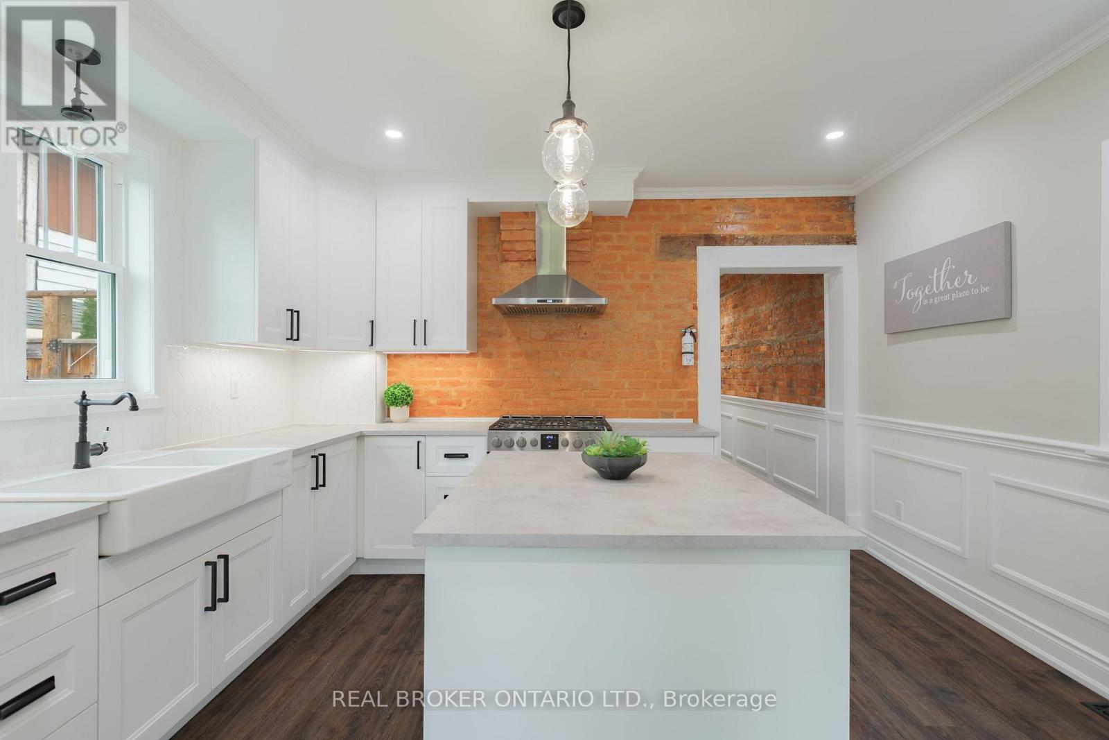 46 MURRAY STREET E