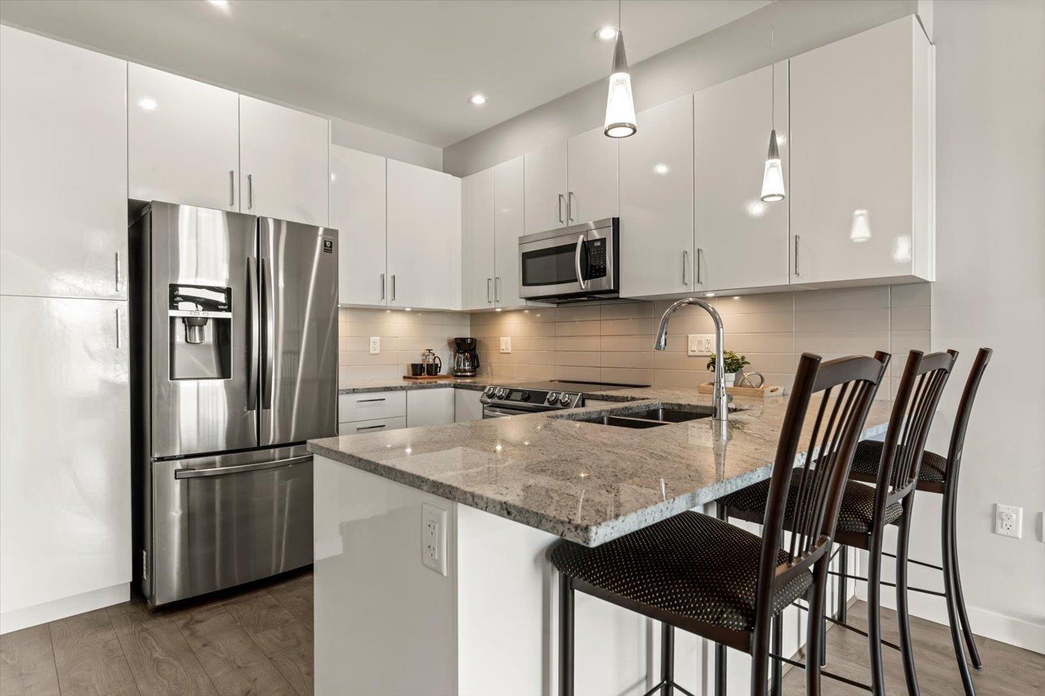 501 45562 AIRPORT ROAD, Chilliwack Proper South