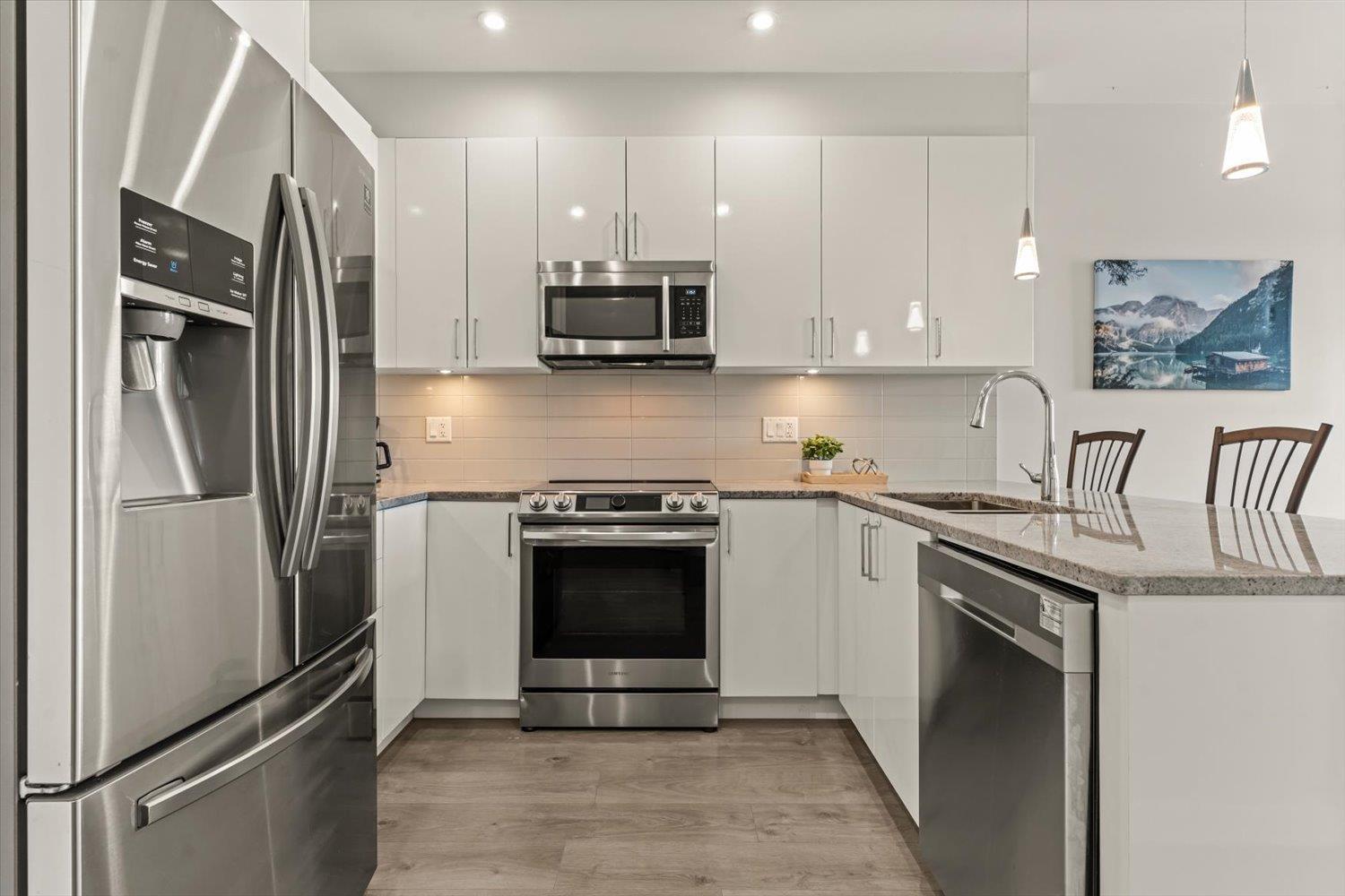 501 45562 AIRPORT ROAD, Chilliwack Proper South