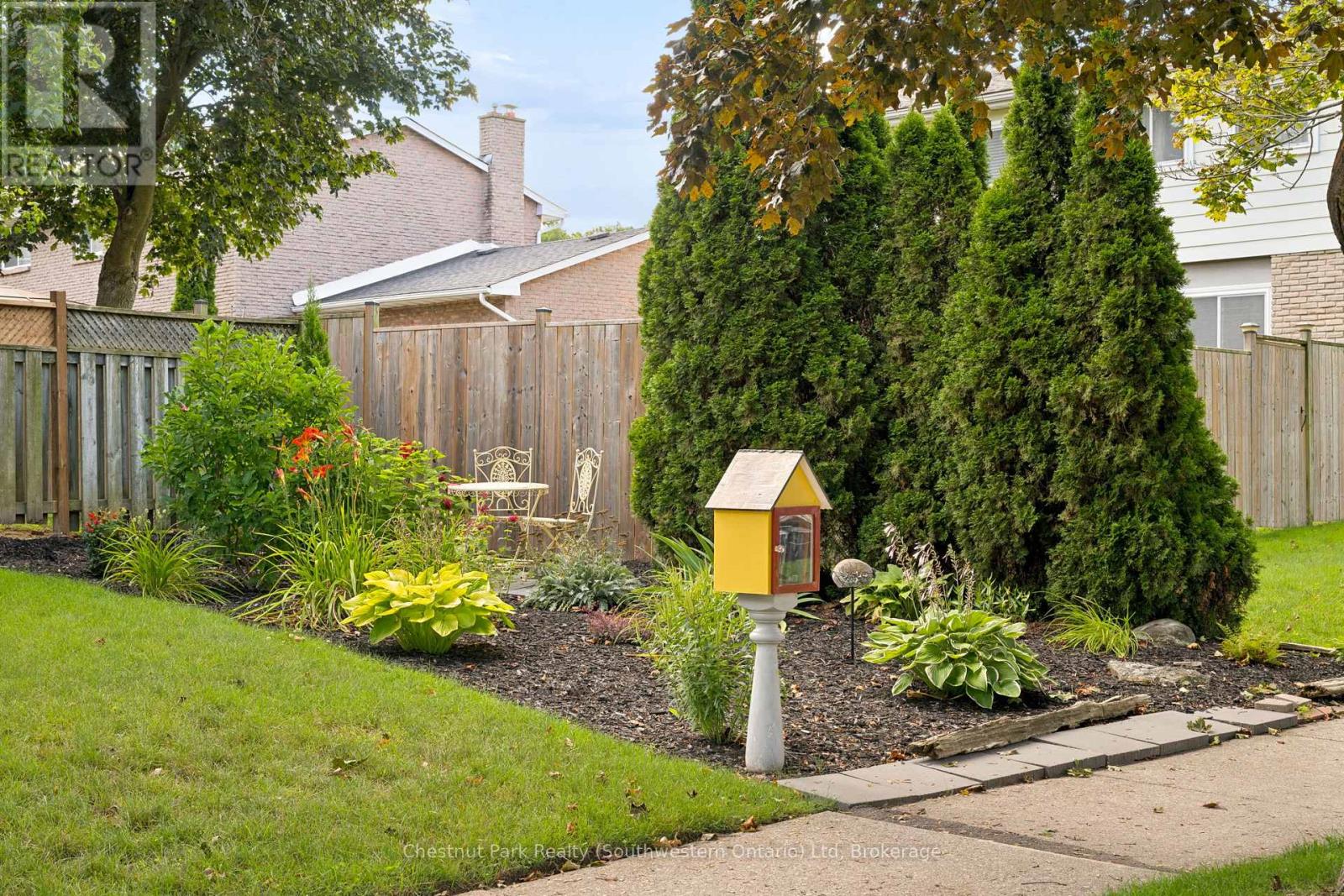 158 AUTUMN HILL CRESCENT