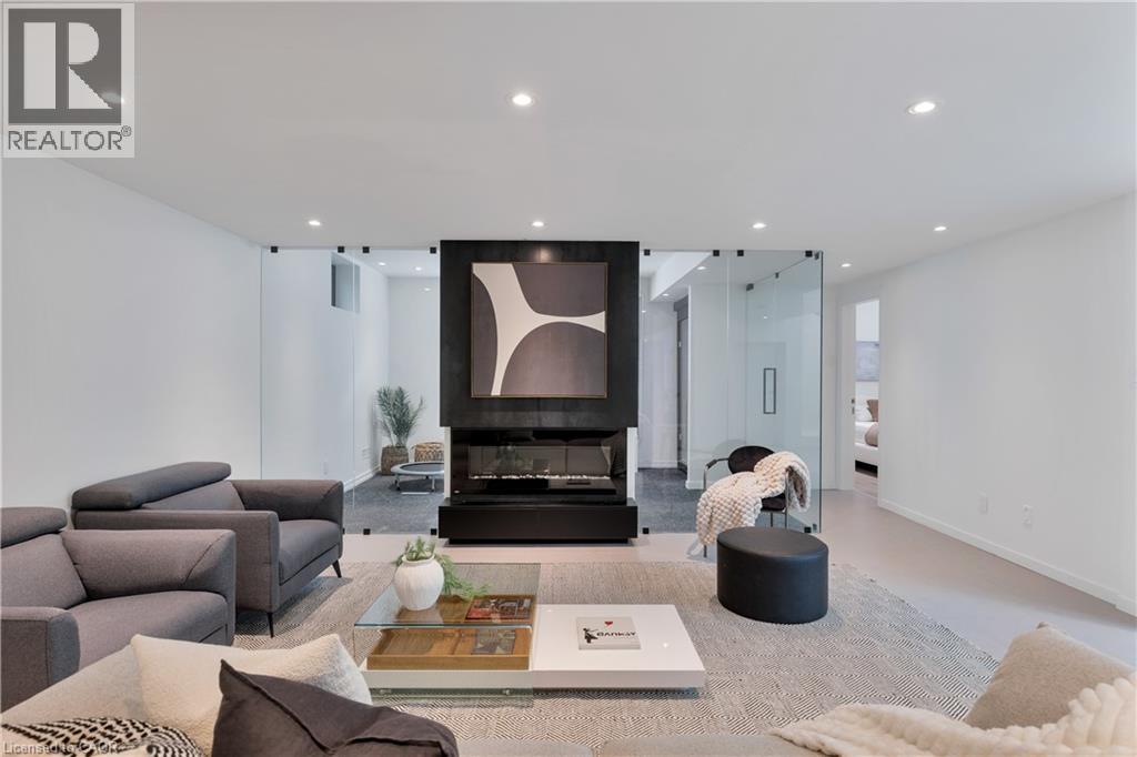 1277 HILLVIEW Crescent