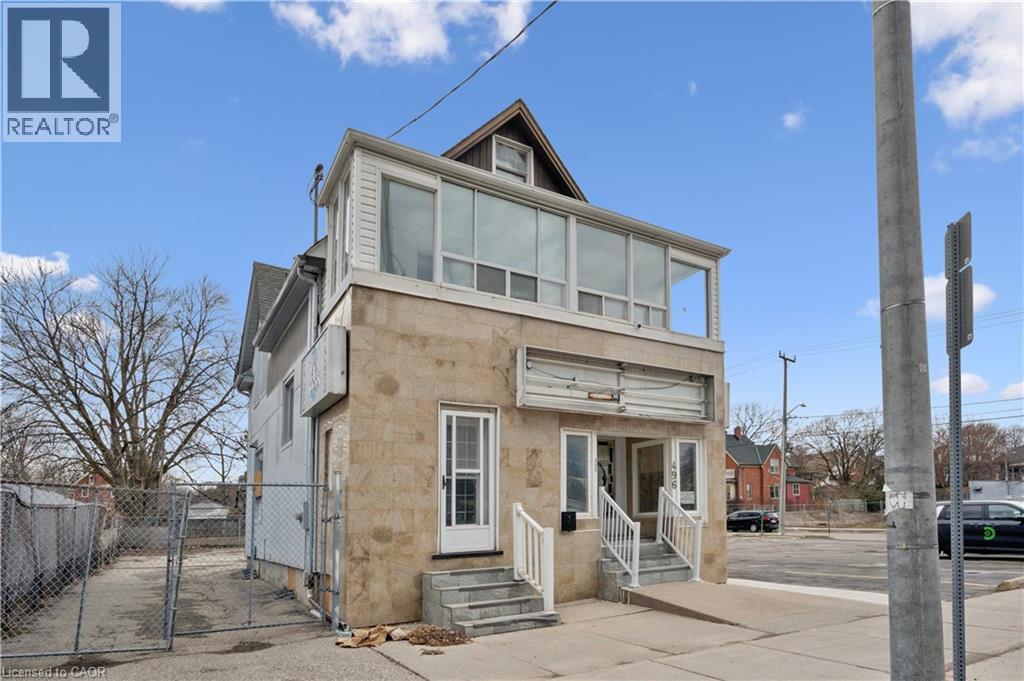 496 E KING Street E