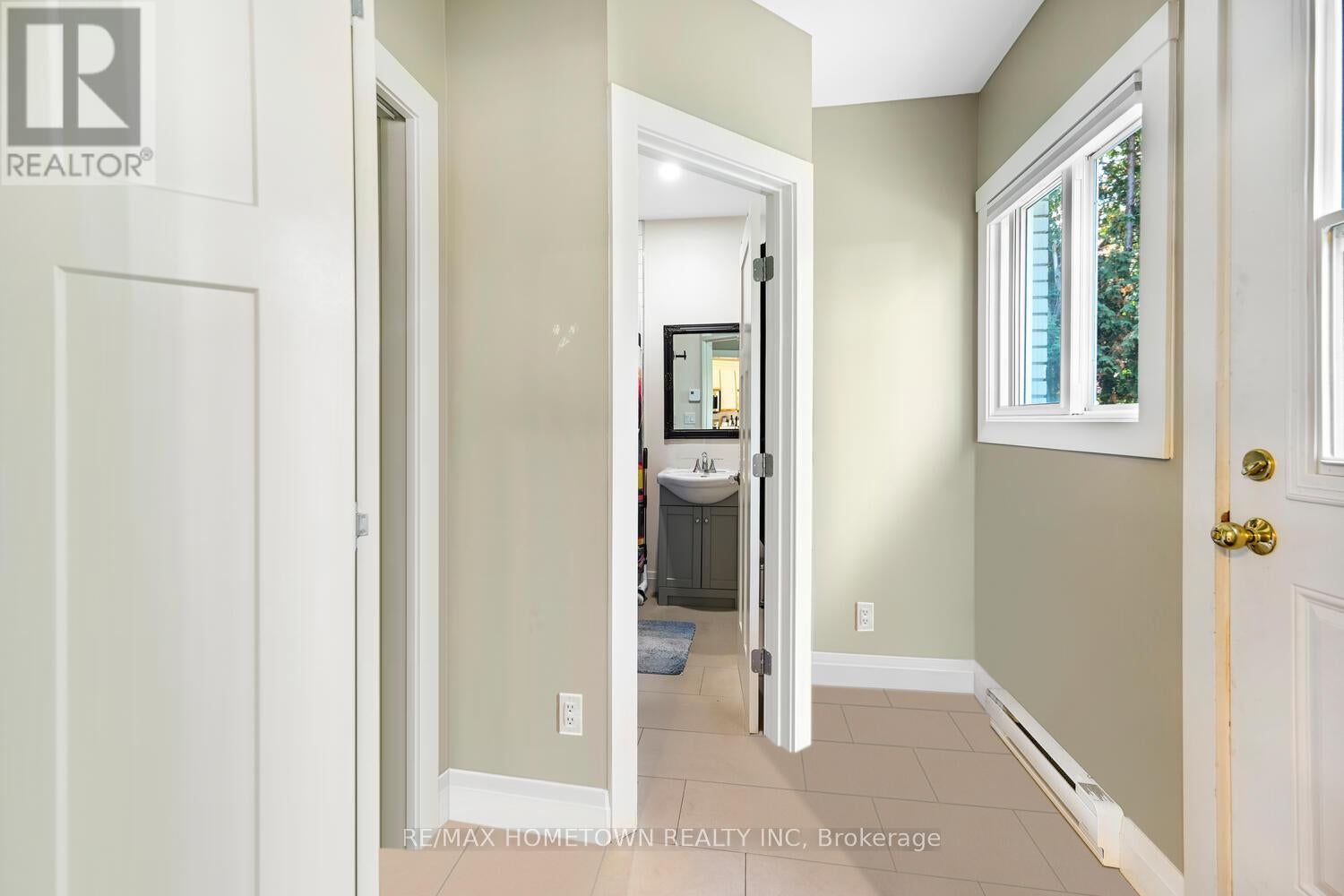 6 MAPLEWOOD CIRCLE
