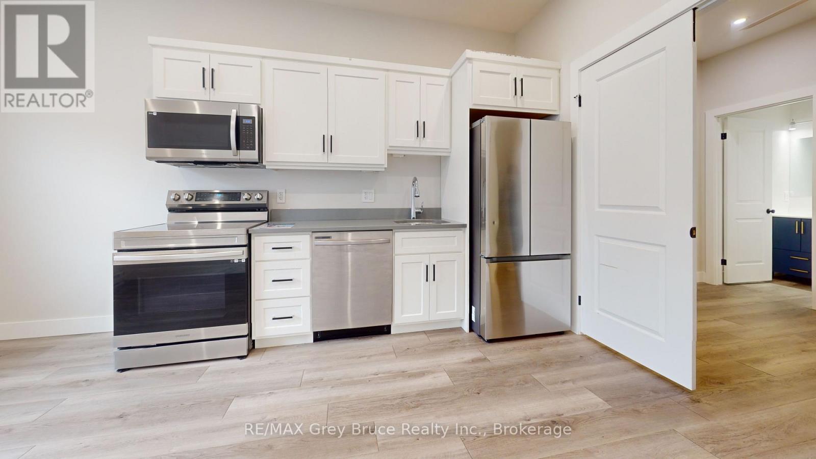 UNIT 3 - 39 1ST AVENUE S