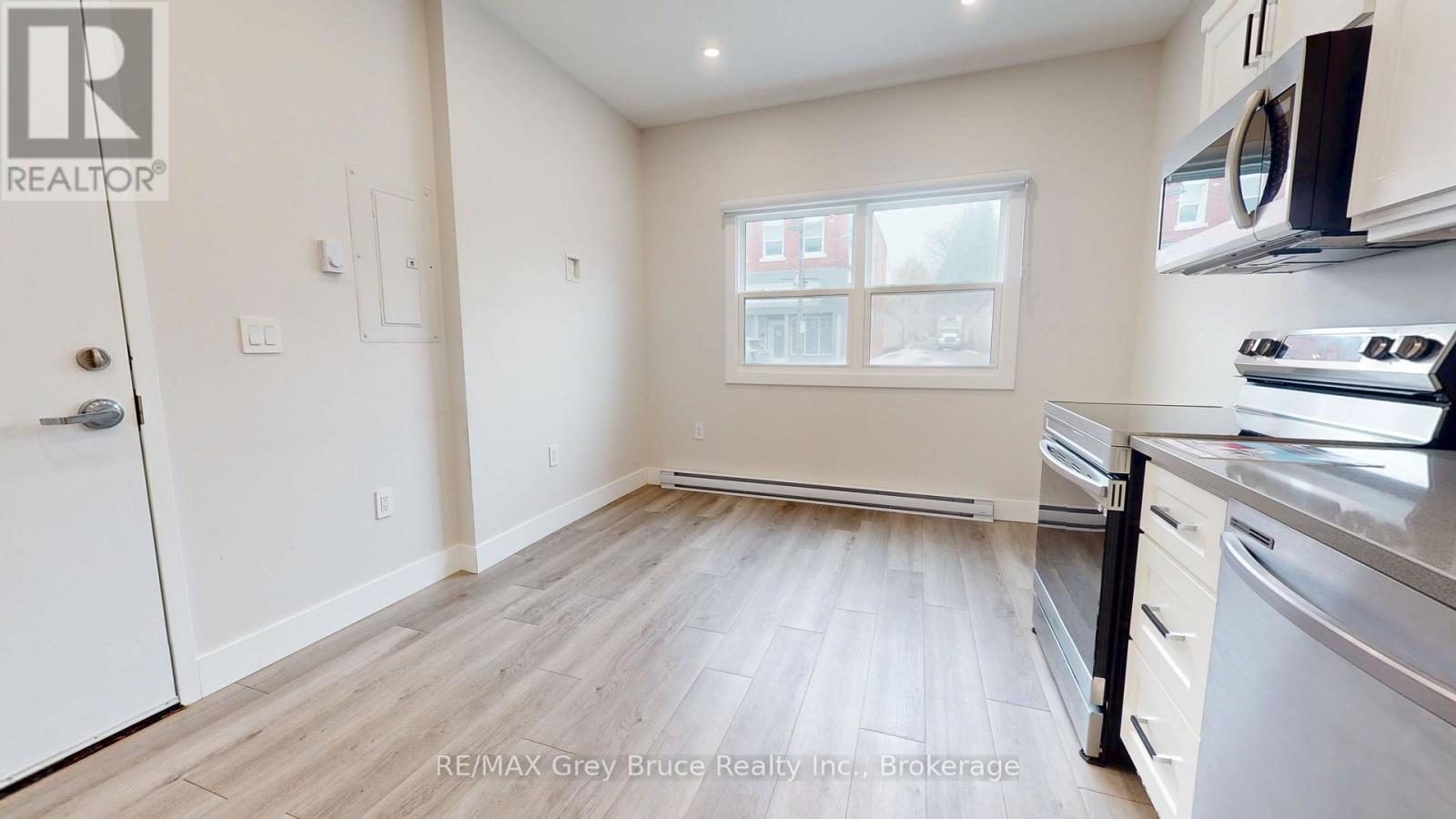 UNIT 3 - 39 1ST AVENUE S