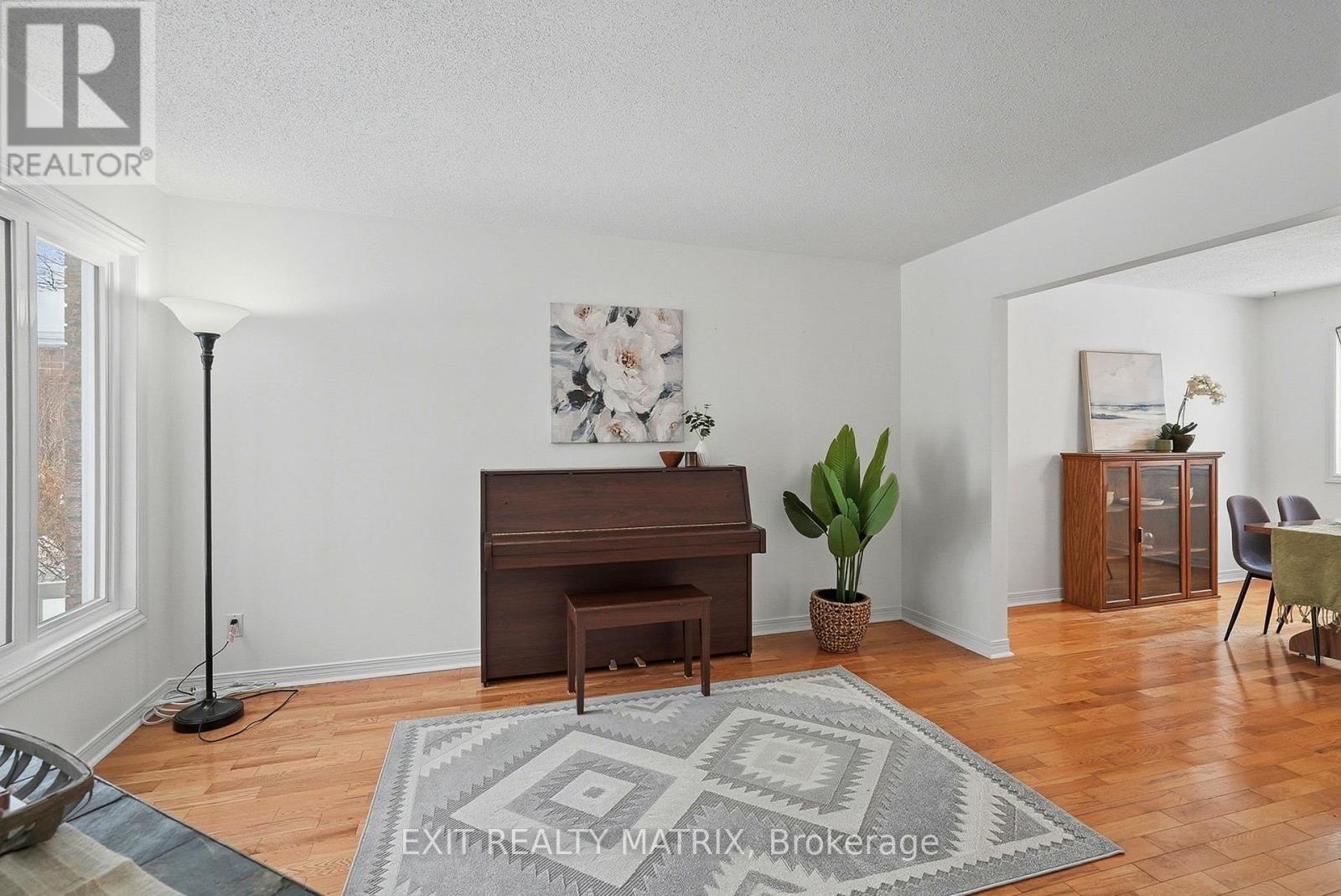 727 BROME CRESCENT - Photo 2