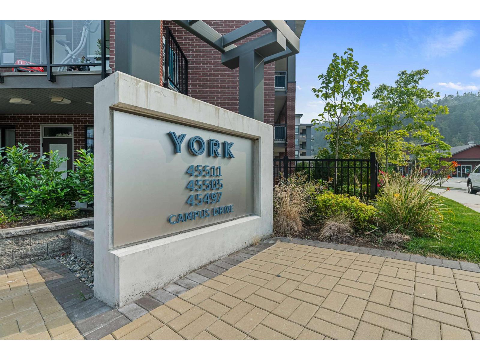 102 45511 CAMPUS DRIVE, Garrison Crossing