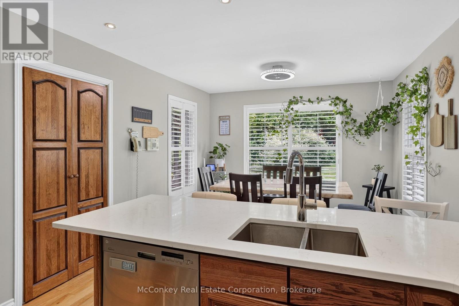 1817 PARKWOOD CIRCLE