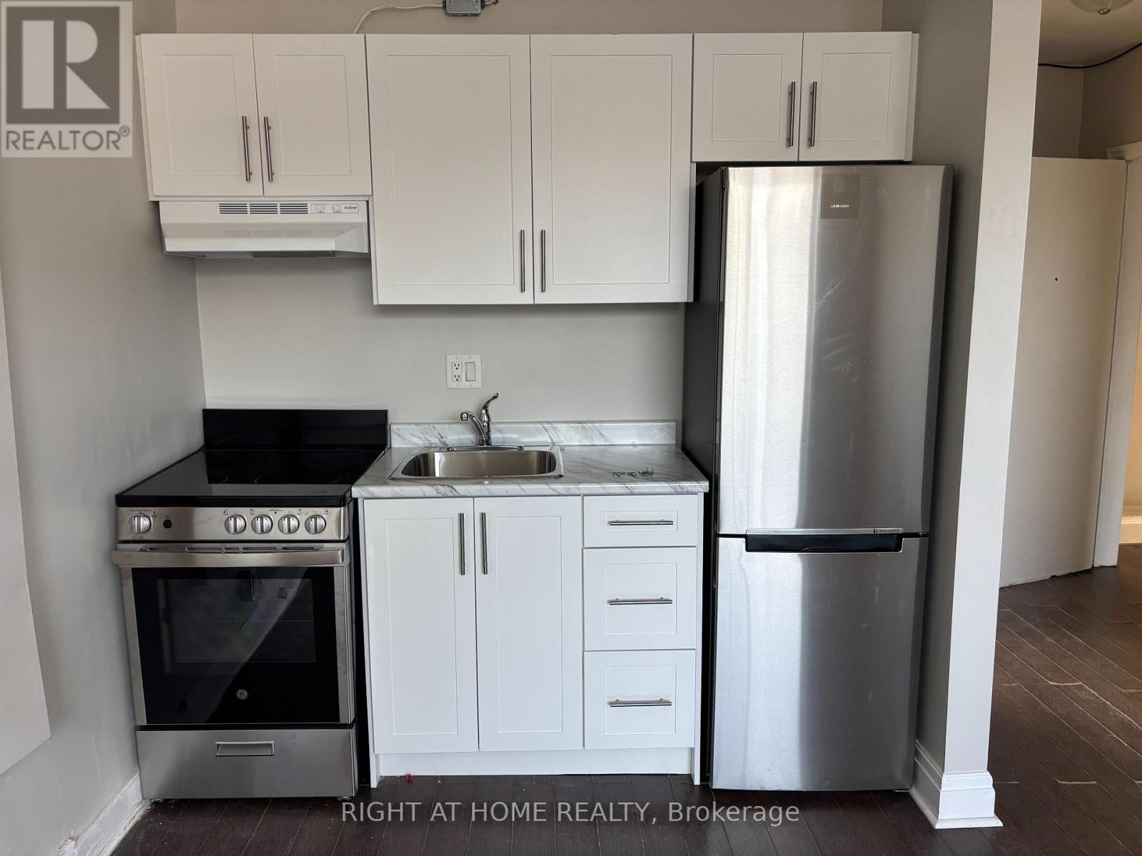 UNIT 2 UPPER - 503 OAKWOOD AVENUE
