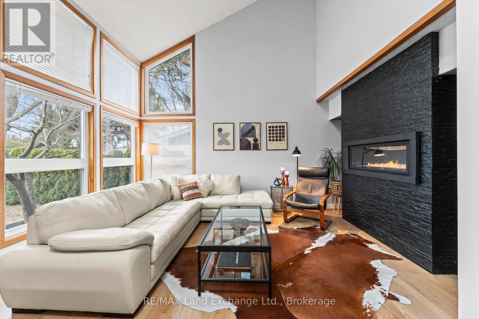 222 PENETANGORE ROW