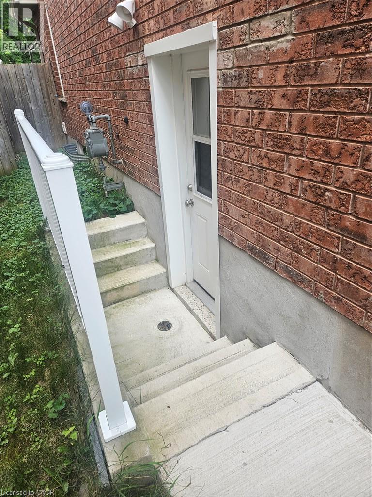 101 STEEPLERIDGE Street Unit# Lower