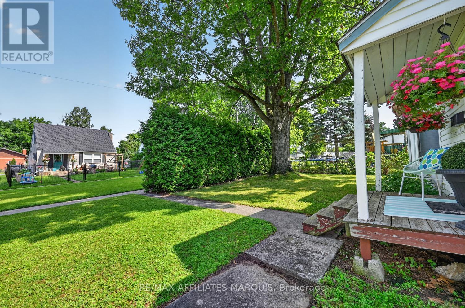 12 CHURCHILL CRESCENT