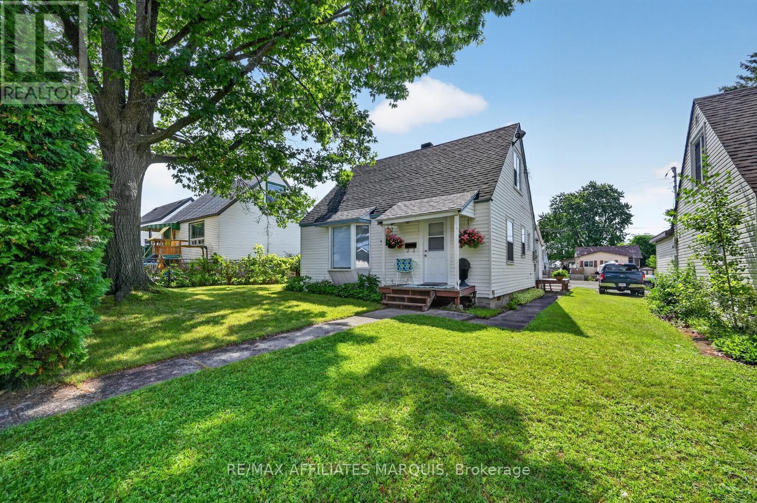 12 CHURCHILL CRESCENT