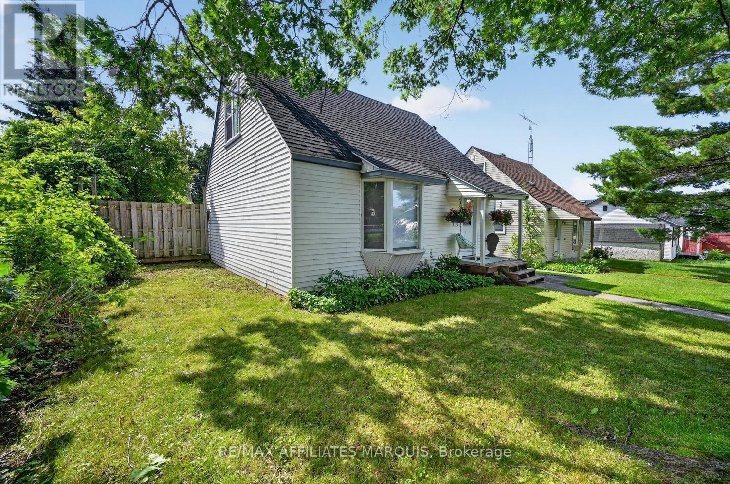 12 CHURCHILL CRESCENT