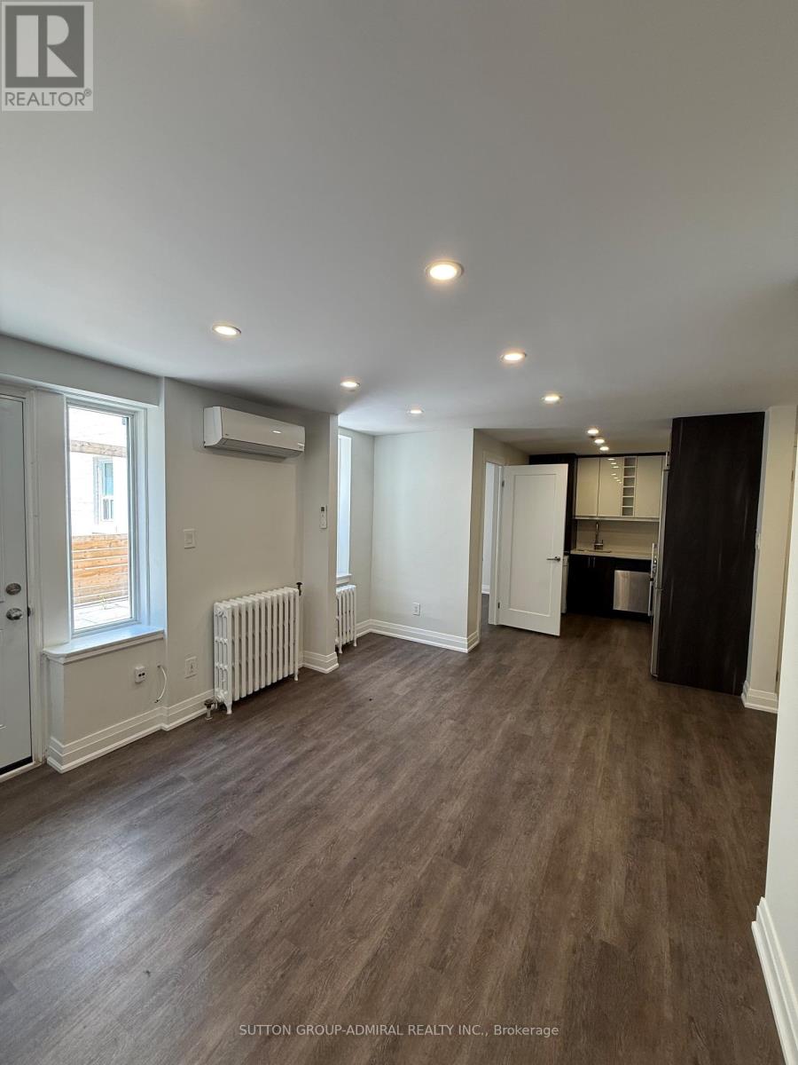 102 - 699 EGLINTON AVENUE W