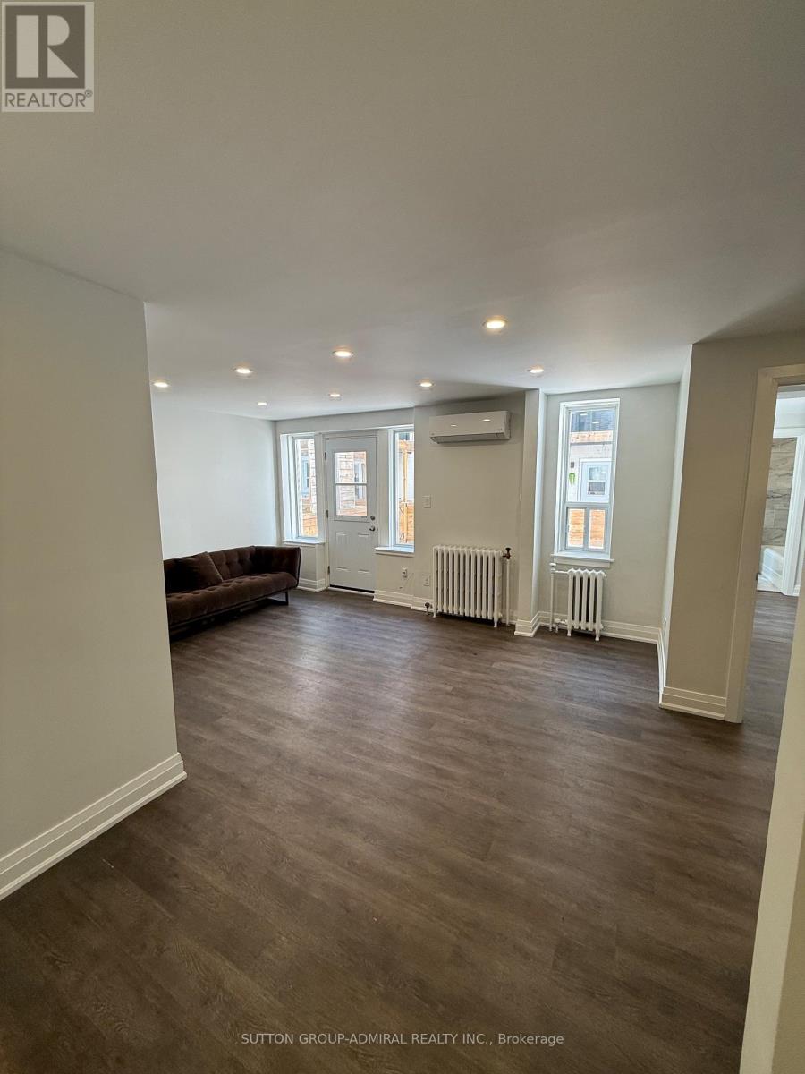 102 - 699 EGLINTON AVENUE W