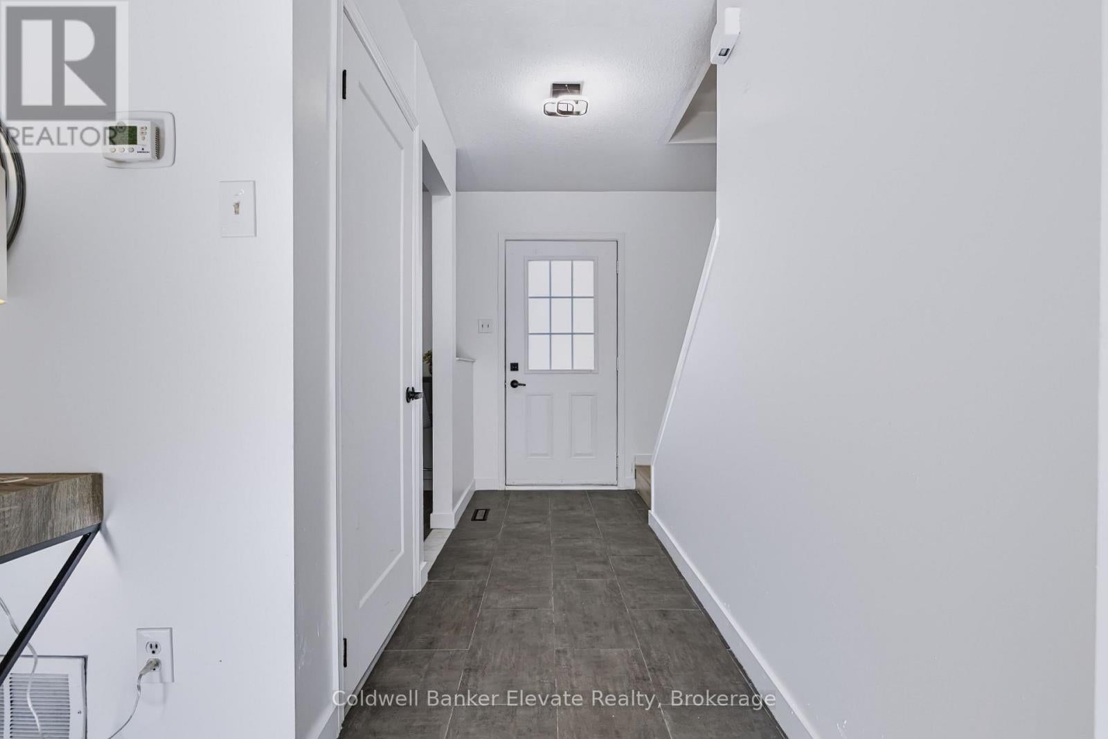 78 - 45 HANSEN ROAD N