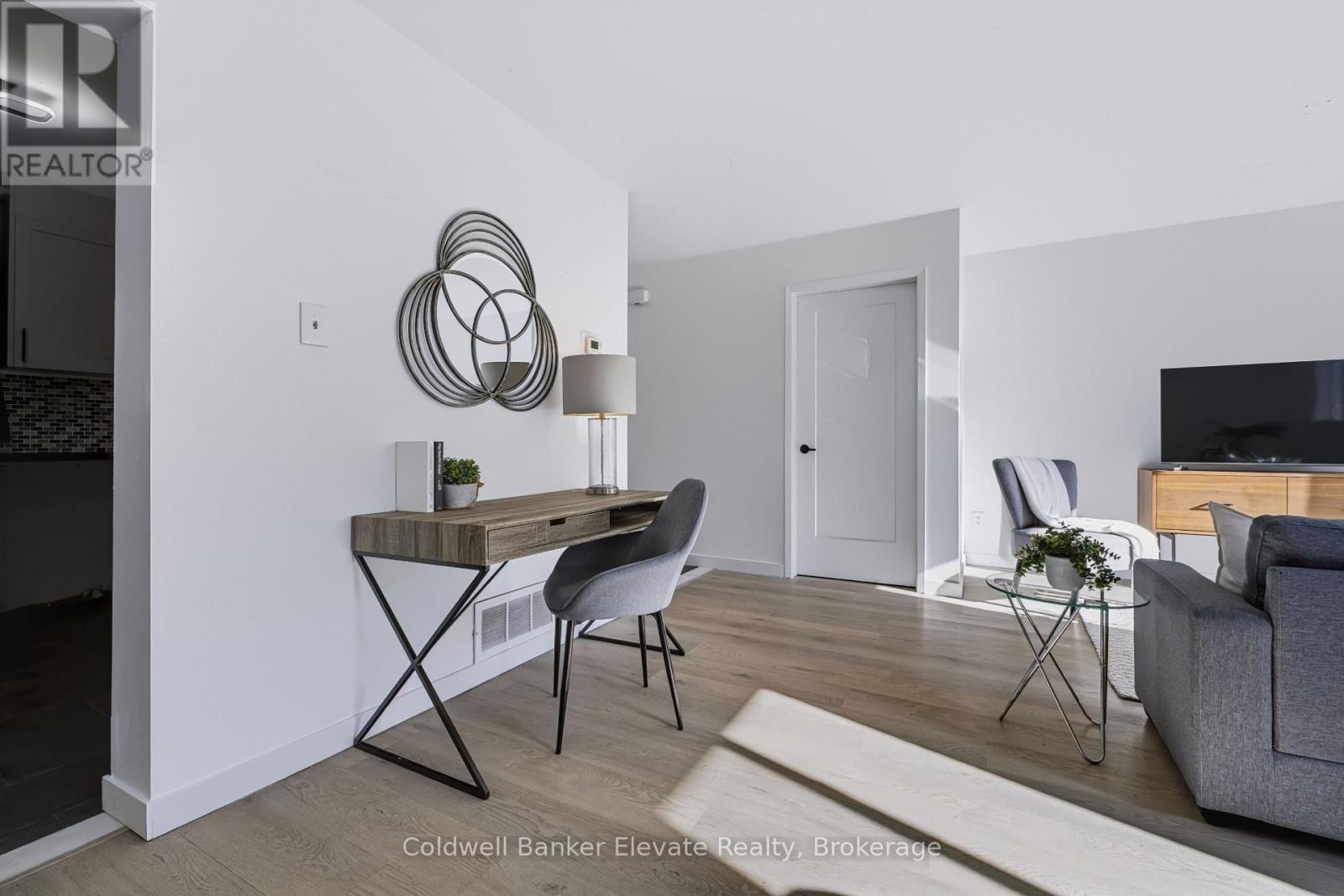 78 - 45 HANSEN ROAD N