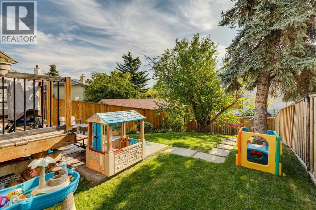 558 Strathcona Drive SW
