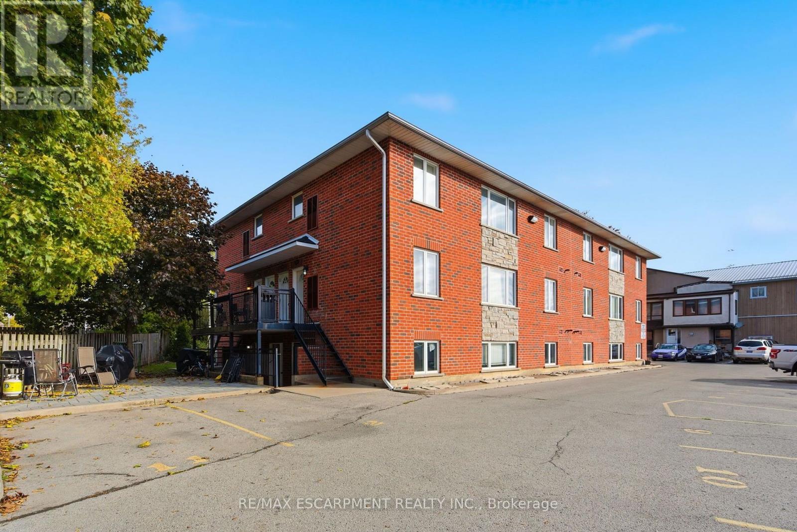 302 - 111 SMITS COVE