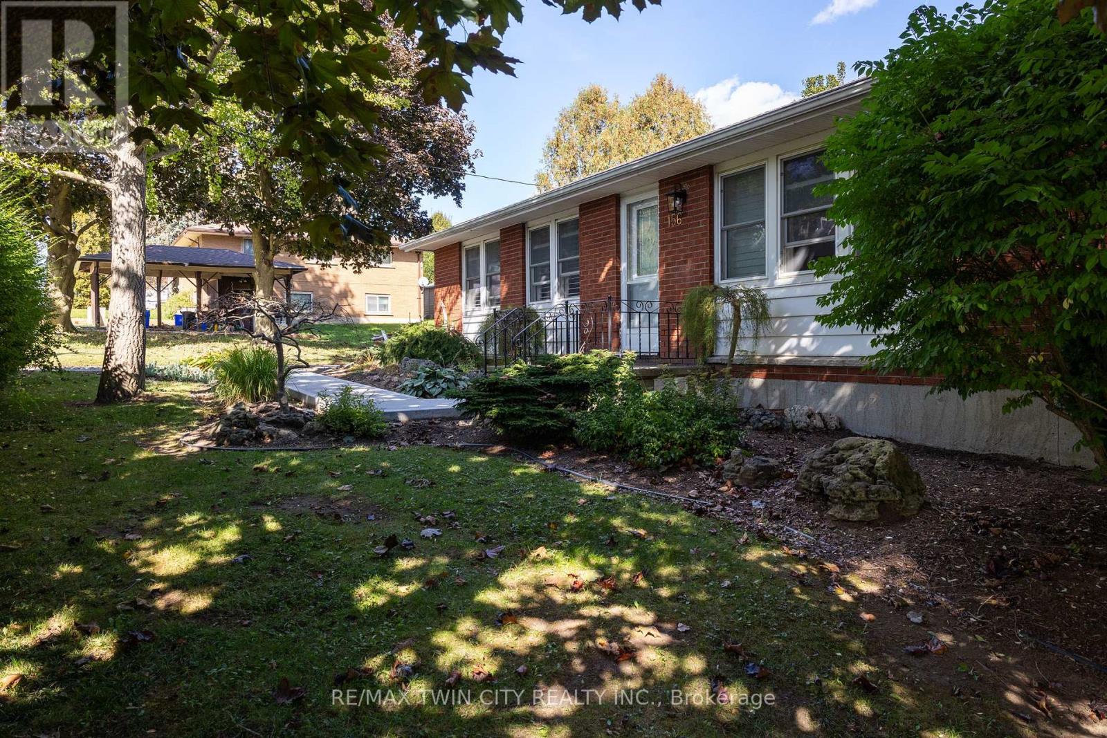 156 MUTUAL STREET N
