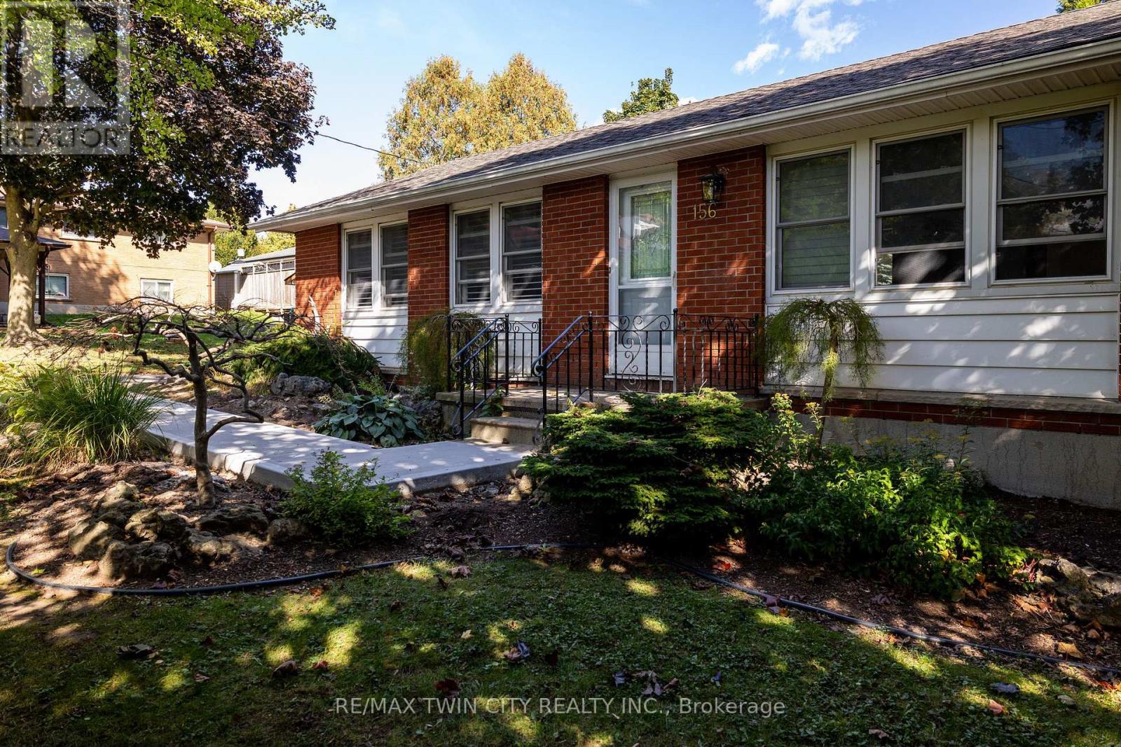 156 MUTUAL STREET N