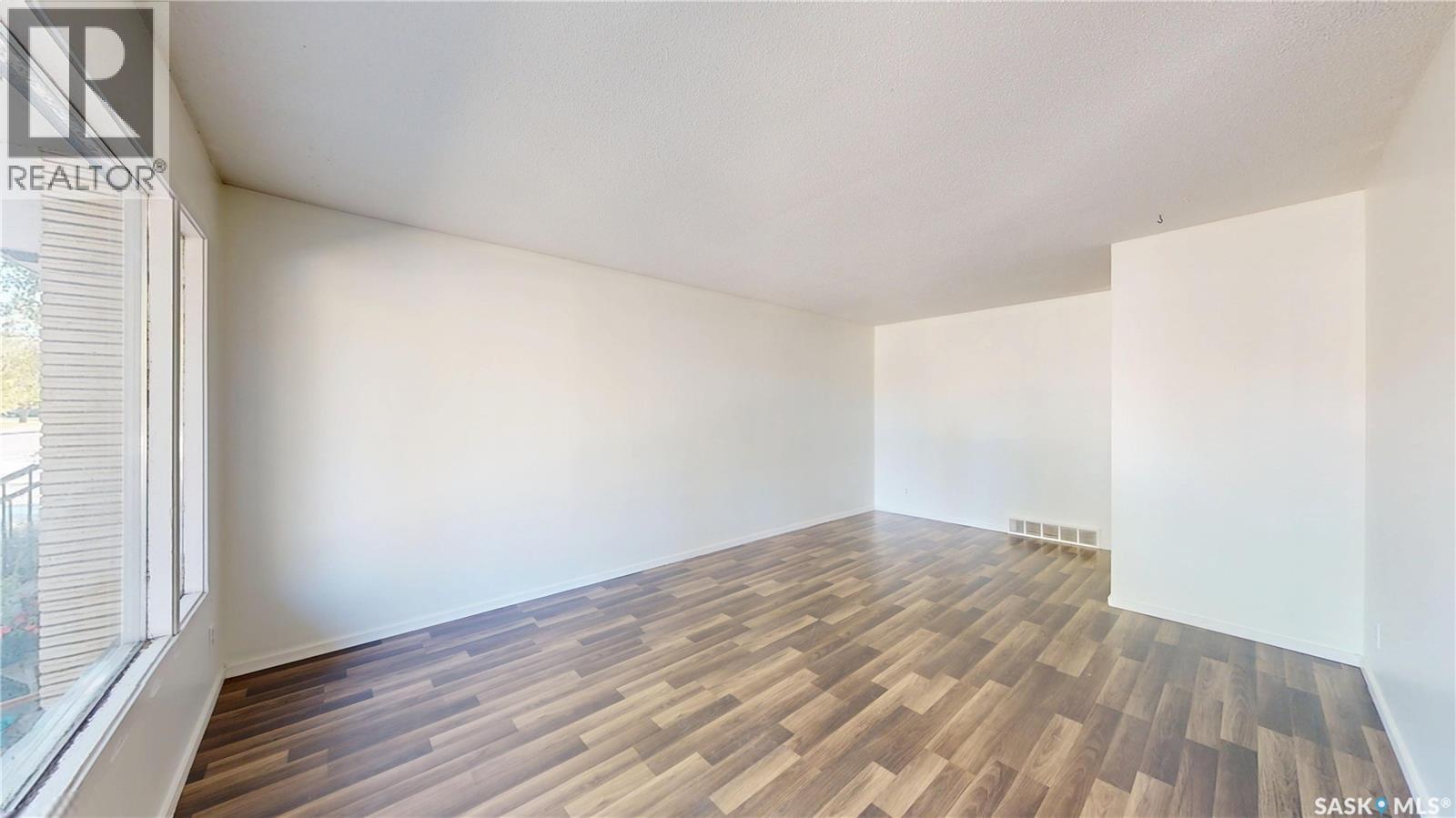 4 Carleton DRIVE