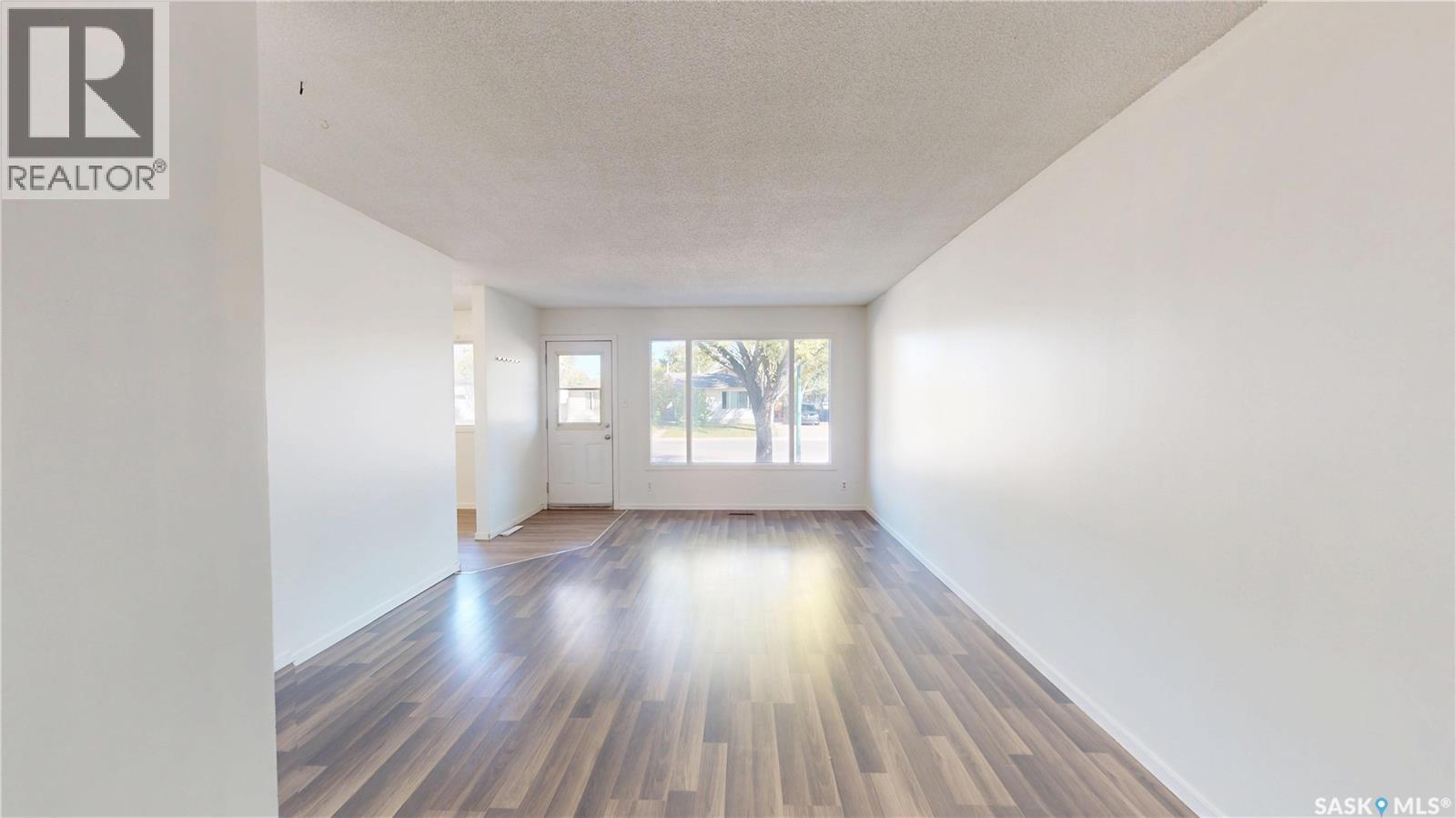 4 Carleton DRIVE