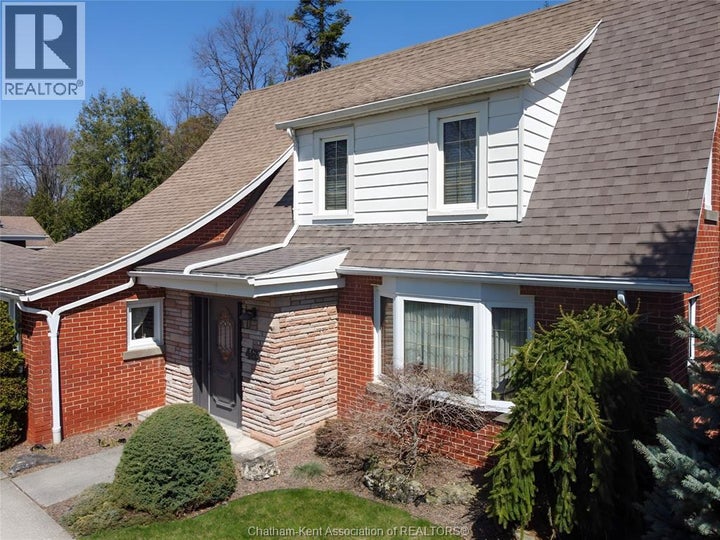 Photo 1 of 50 — 465 Victoria AVENUE, Chatham, ON N7L 3B4