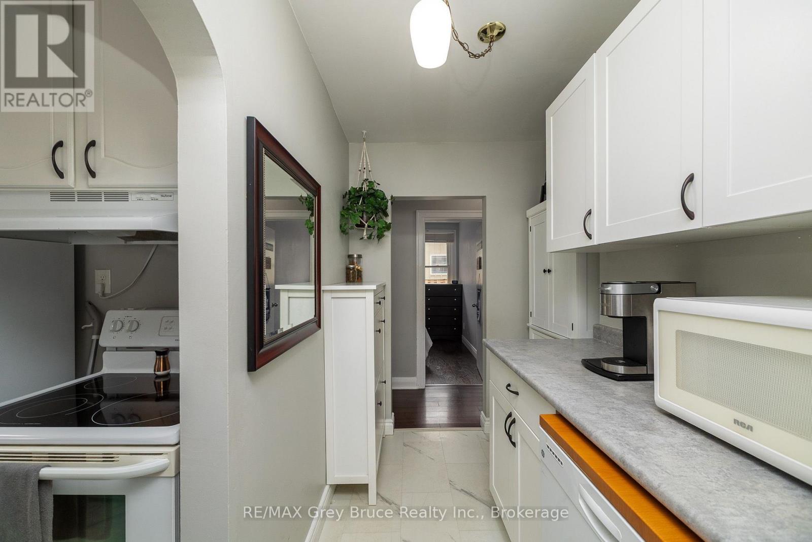 2120 4TH AVENUE W