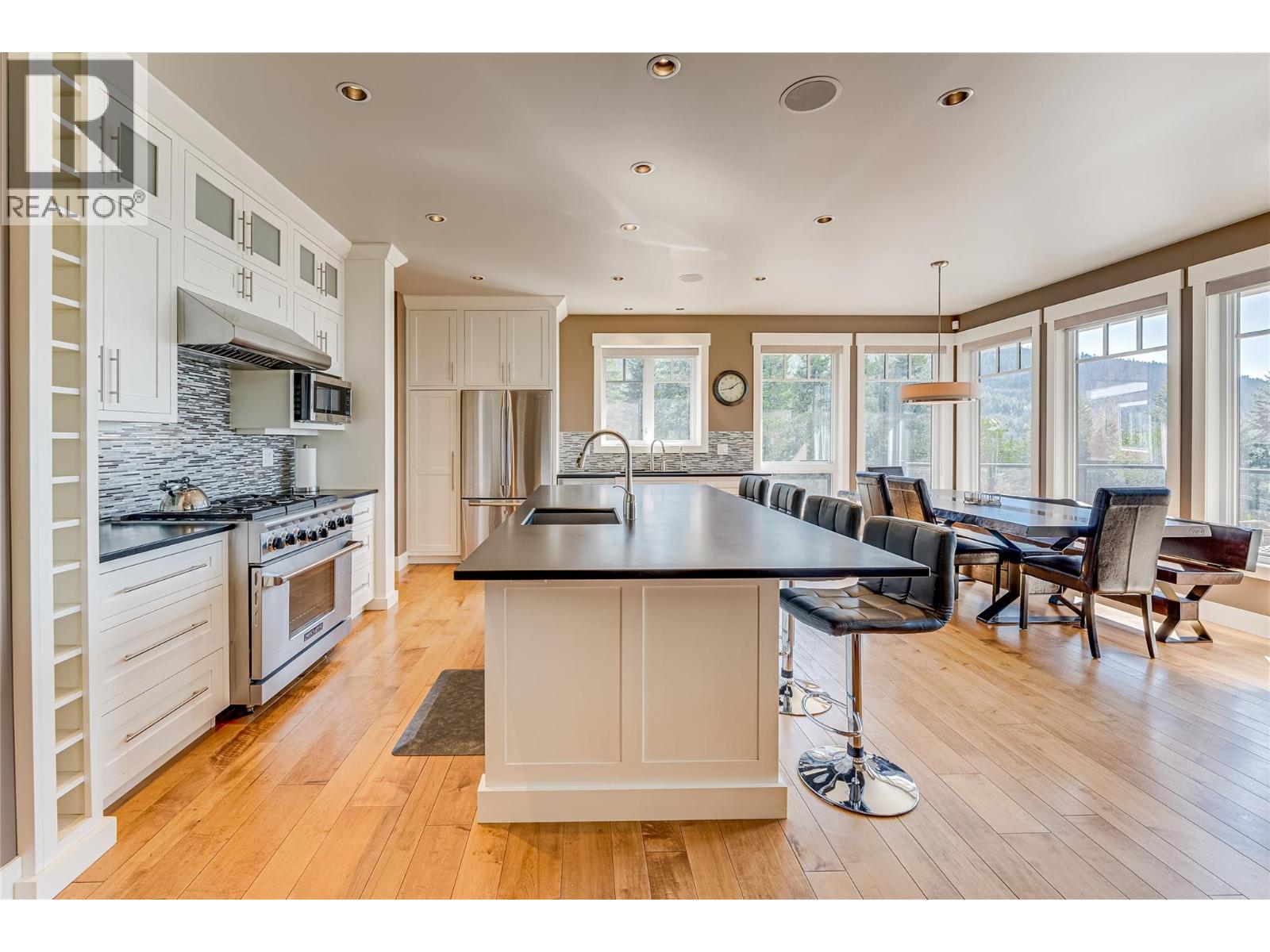 6054 Lynx Drive