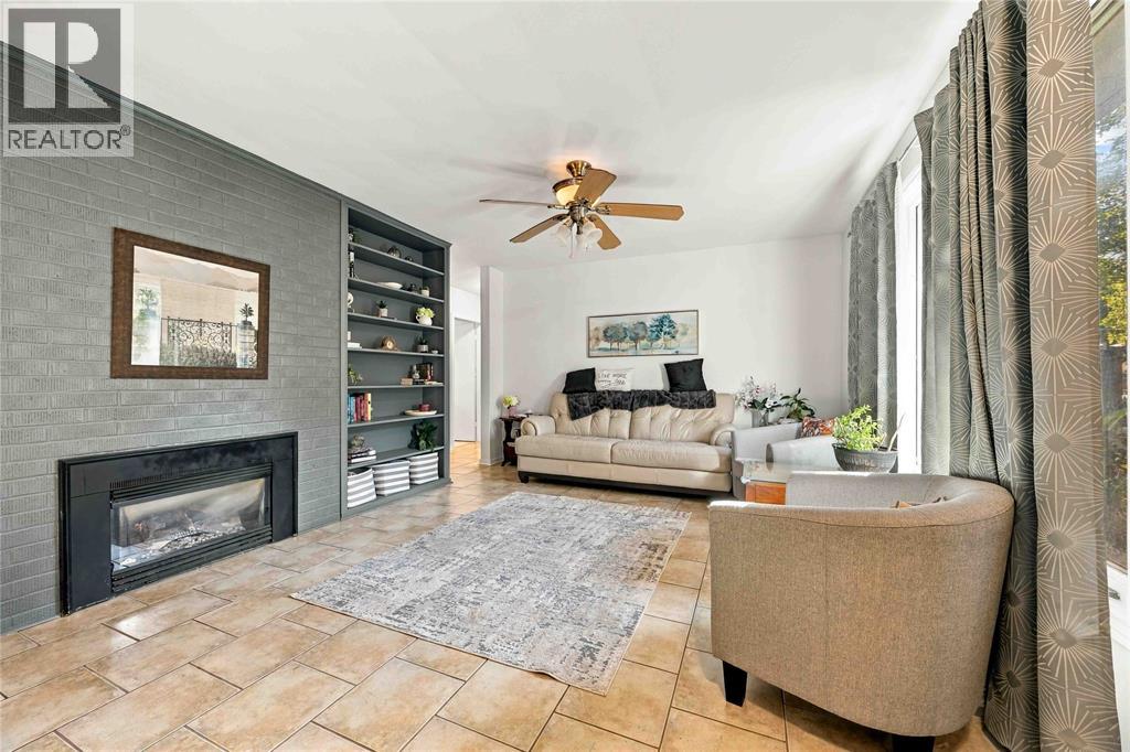 914 Retlaw DRIVE