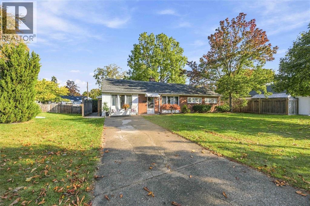 914 Retlaw DRIVE