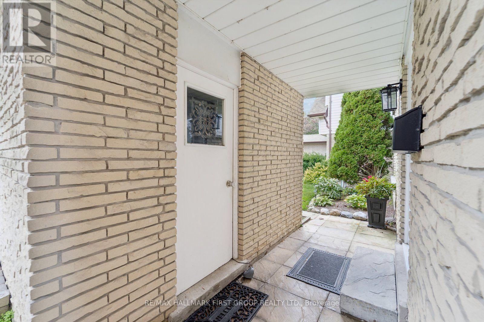577 CREEKVIEW CIRCLE