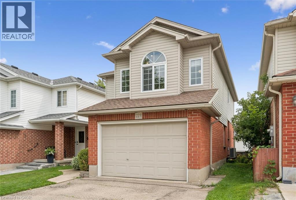 223 HOLLYRIDGE Crescent