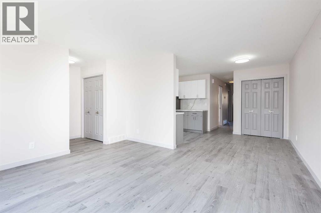 10 Cayuga Crescent W