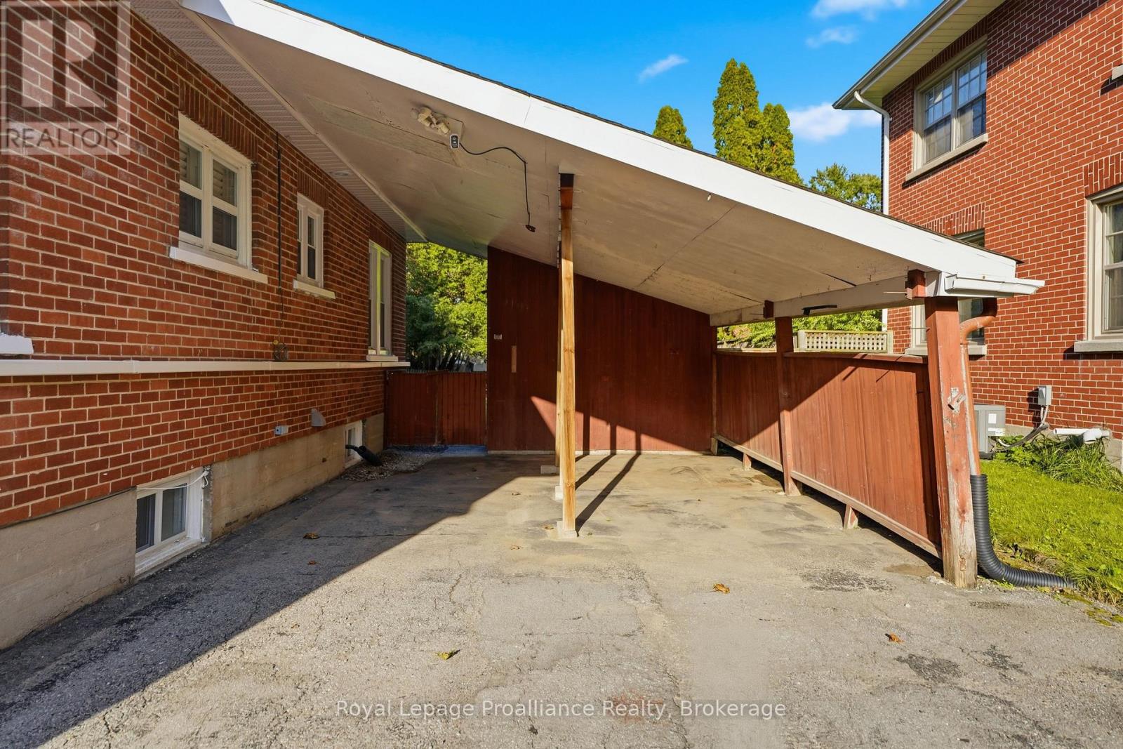 277 DUFFERIN AVENUE