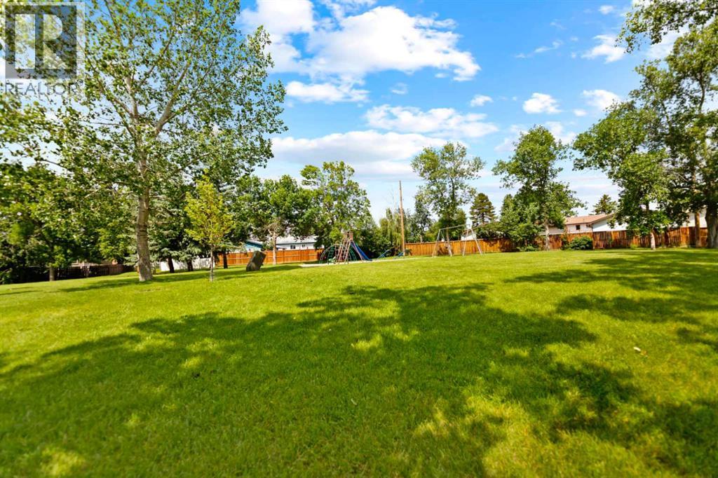 323 maddock Crescent NE
