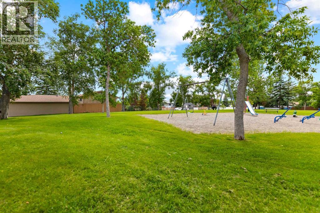 323 maddock Crescent NE