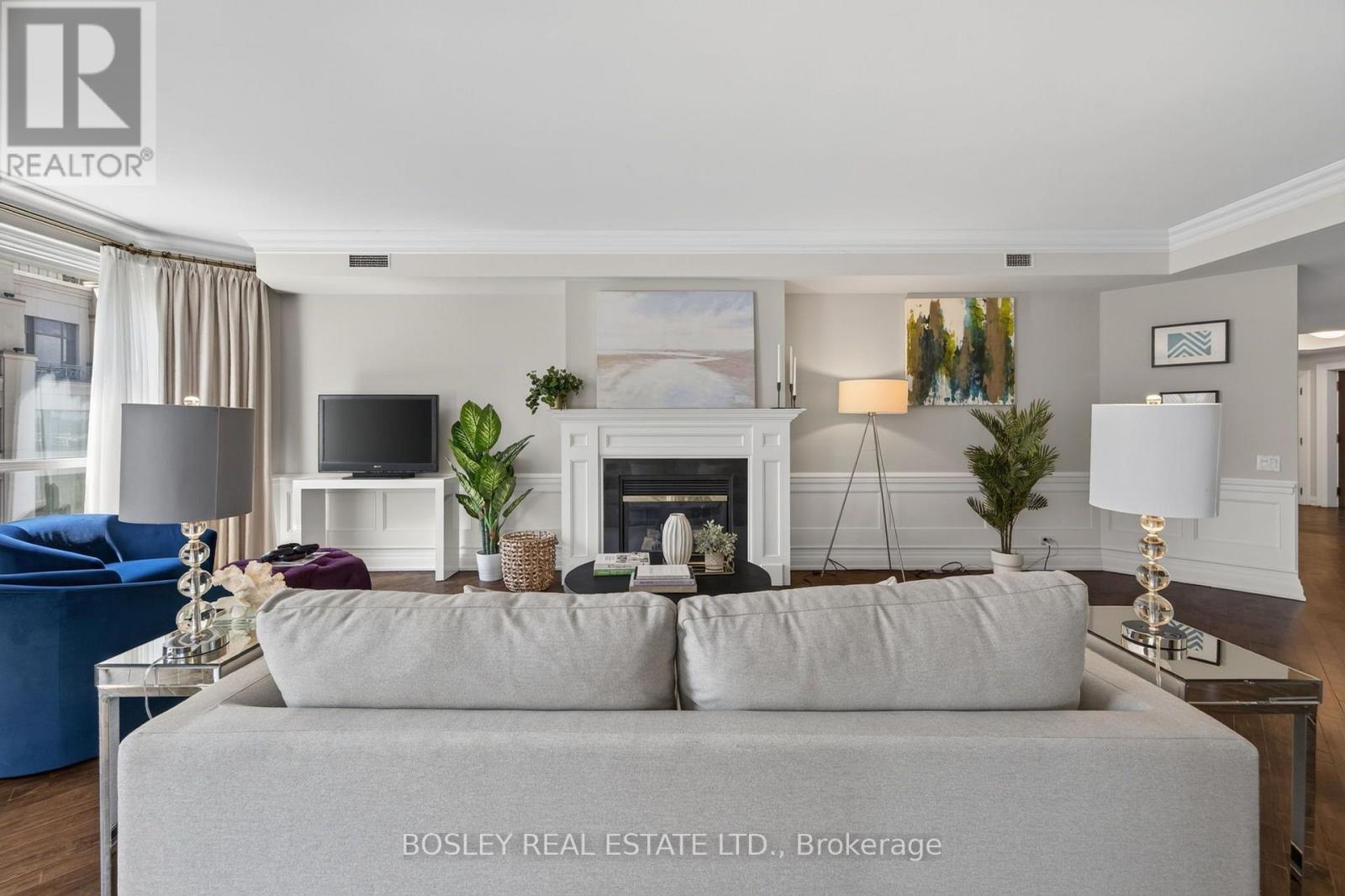 1403 - 38 AVENUE ROAD