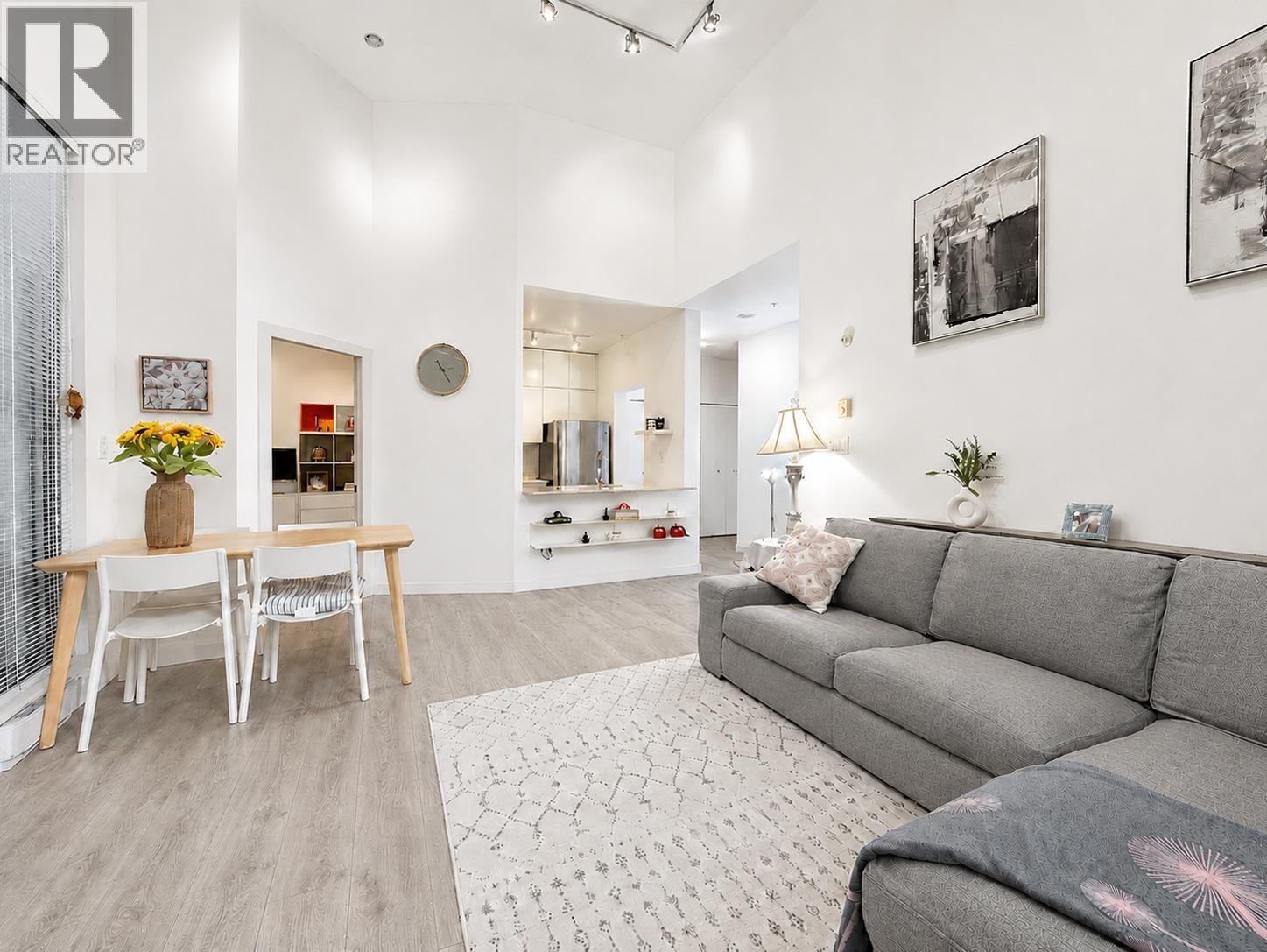 101 3070 GUILDFORD WAY