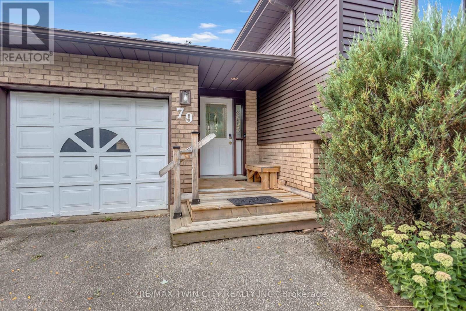 79 HOBART CRESCENT